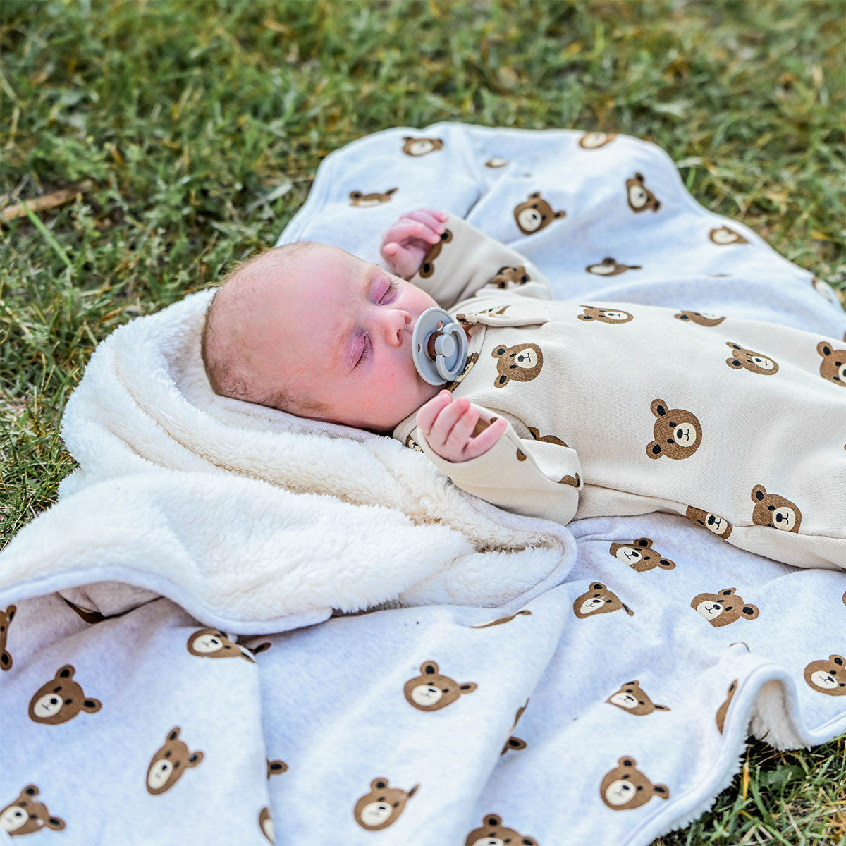 oh baby! Snowdrift Layette Blanket Teddy Bear Face Print